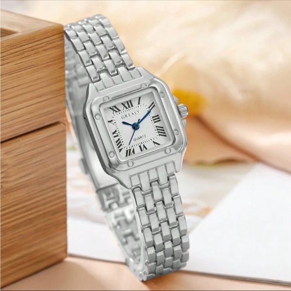 Luxurious White Gold Chain Square Face Wrist Watch OS New
